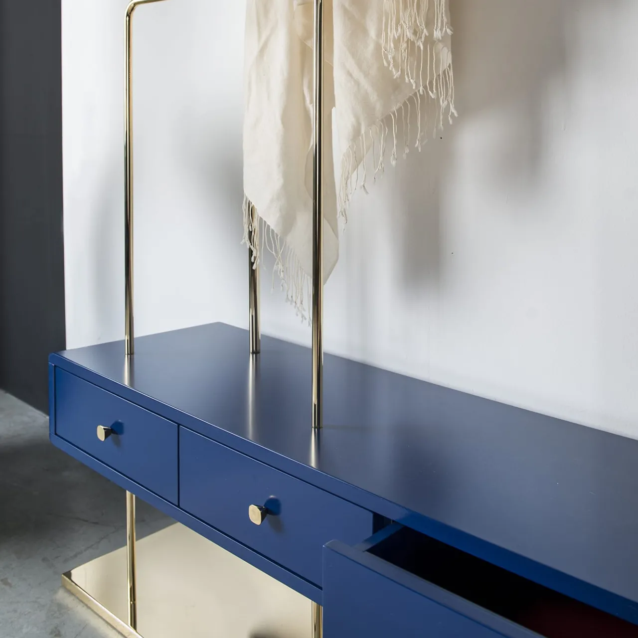 VGnewtrend Coat Stands<Emperor's Clothes Rack by Lea Chen