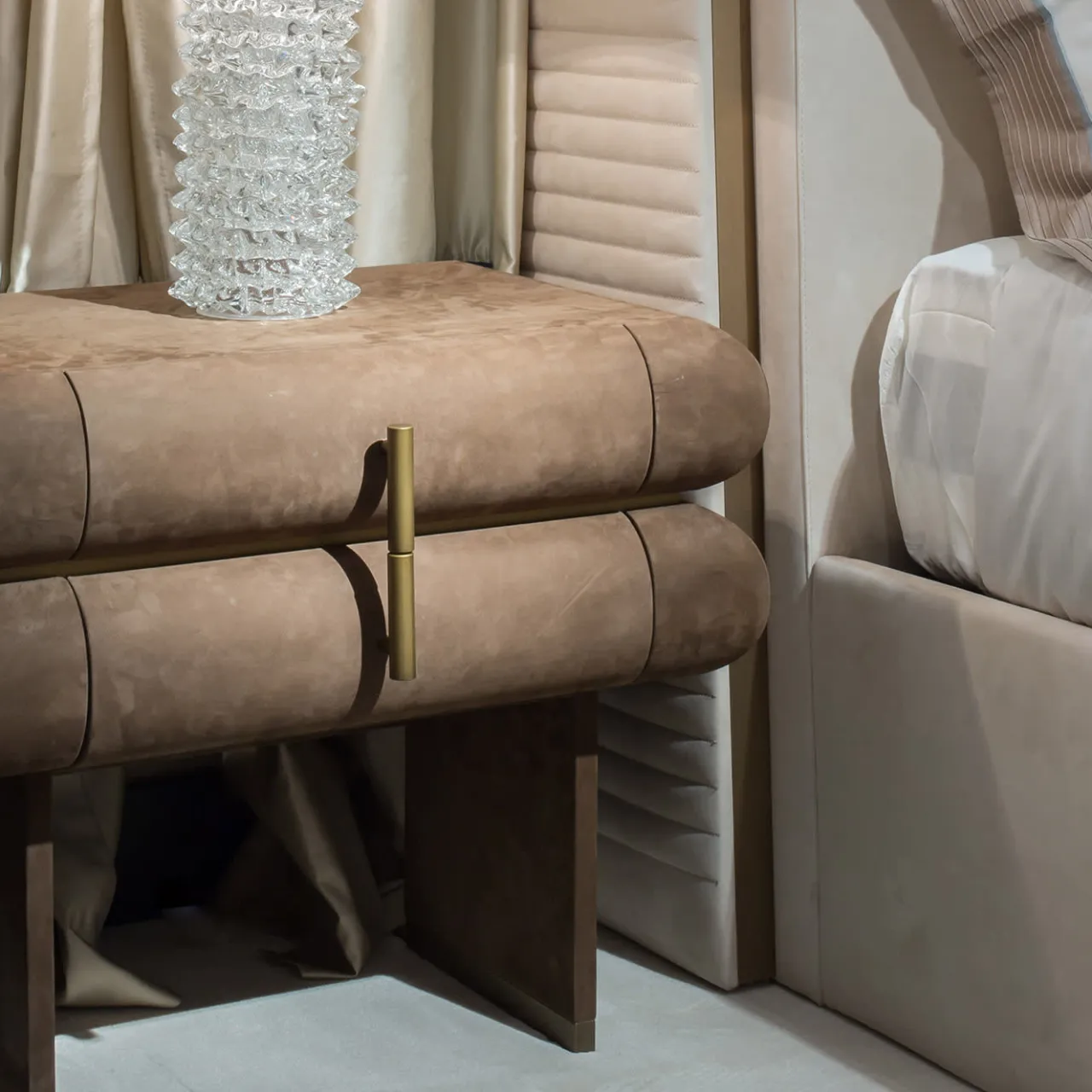 Inedito / Asnaghi Nightstands<Empire Nightstand by Giannella Ventura