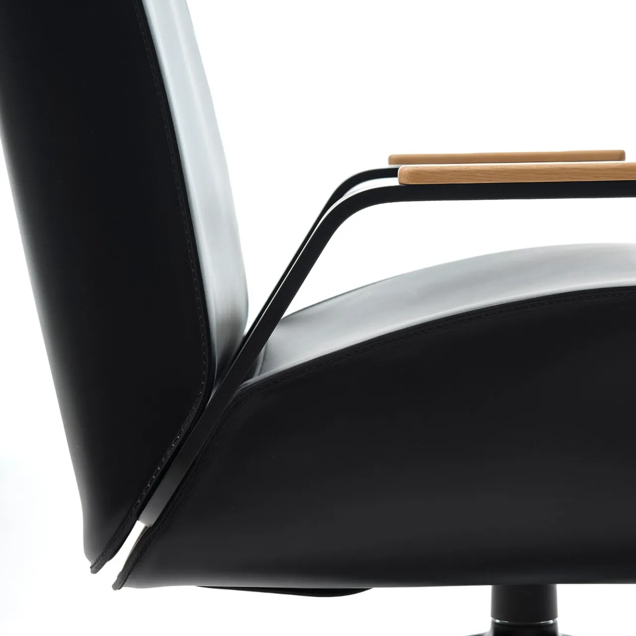 Epònimo Office Chairs<Endo Black Leather Swivel Office Armchair