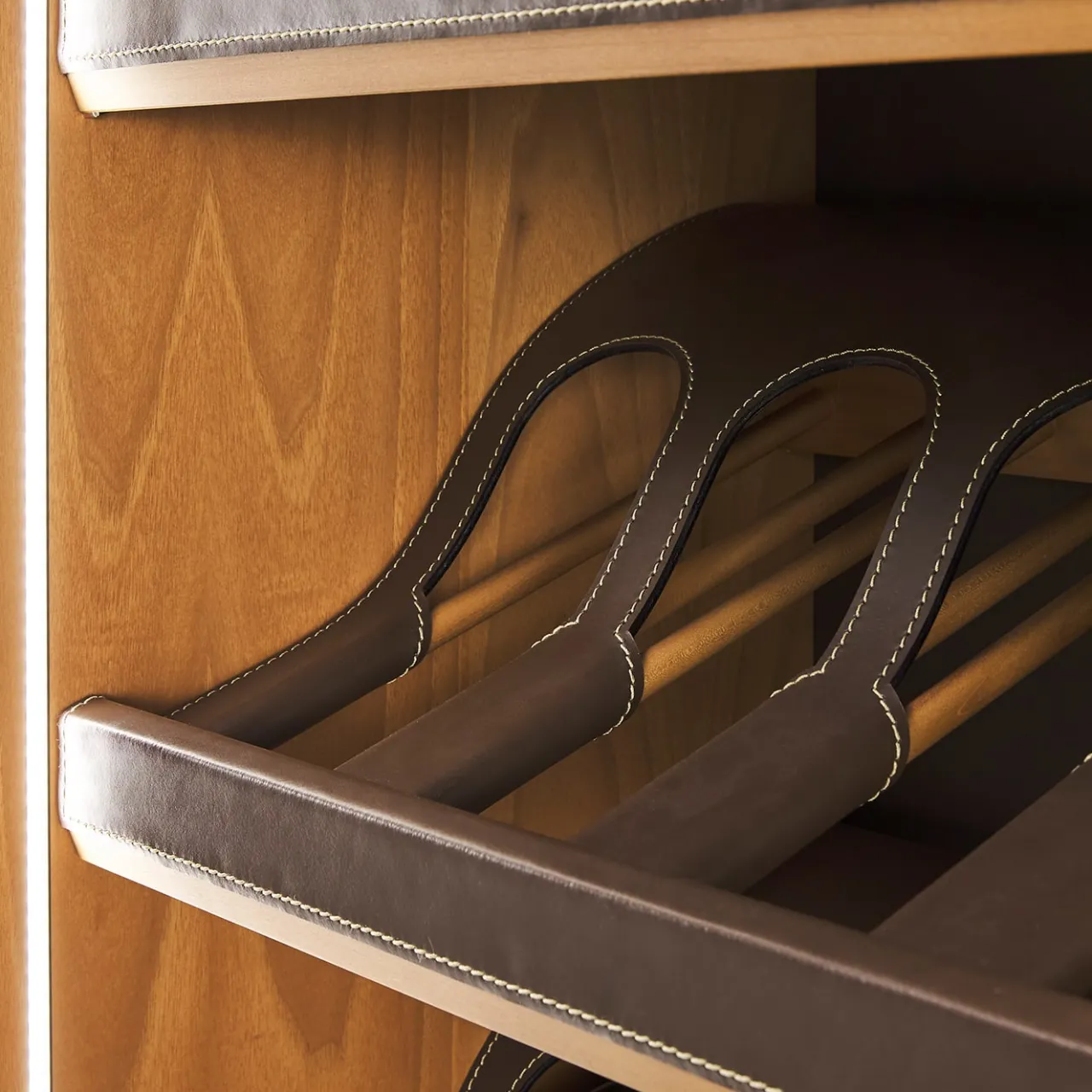 Casa Covre Bar Cabinets<Eno Brown Leather Wine Cabinet