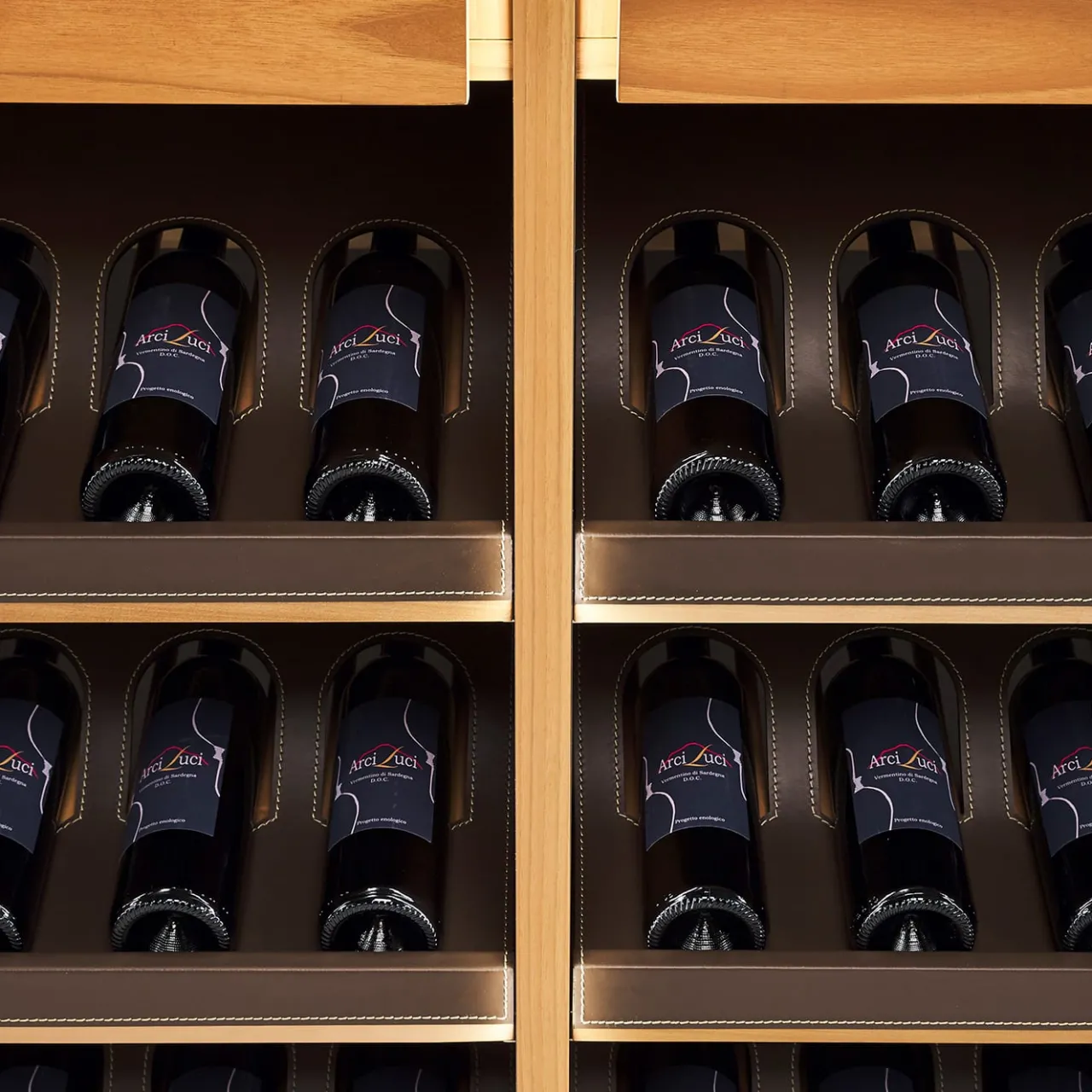 Casa Covre Bar Cabinets<Eno Brown Leather Wine Cabinet