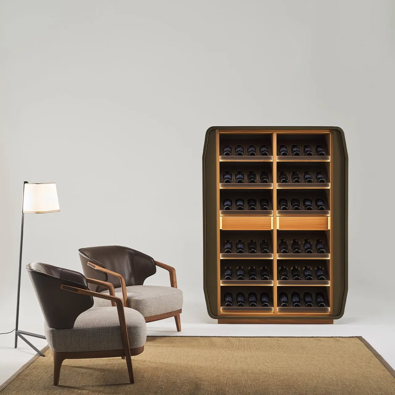 Casa Covre Bar Cabinets<Eno Dark-Brown Leather Display Cabinet