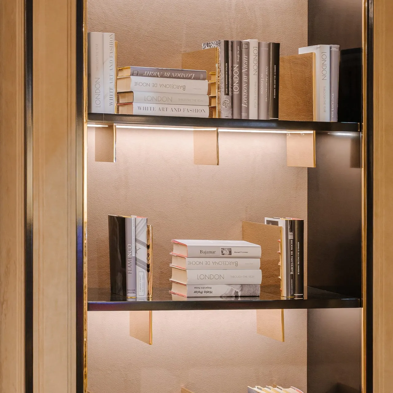Inedito / Asnaghi Bookcases<Feliz Bookcase by Giannella Ventura