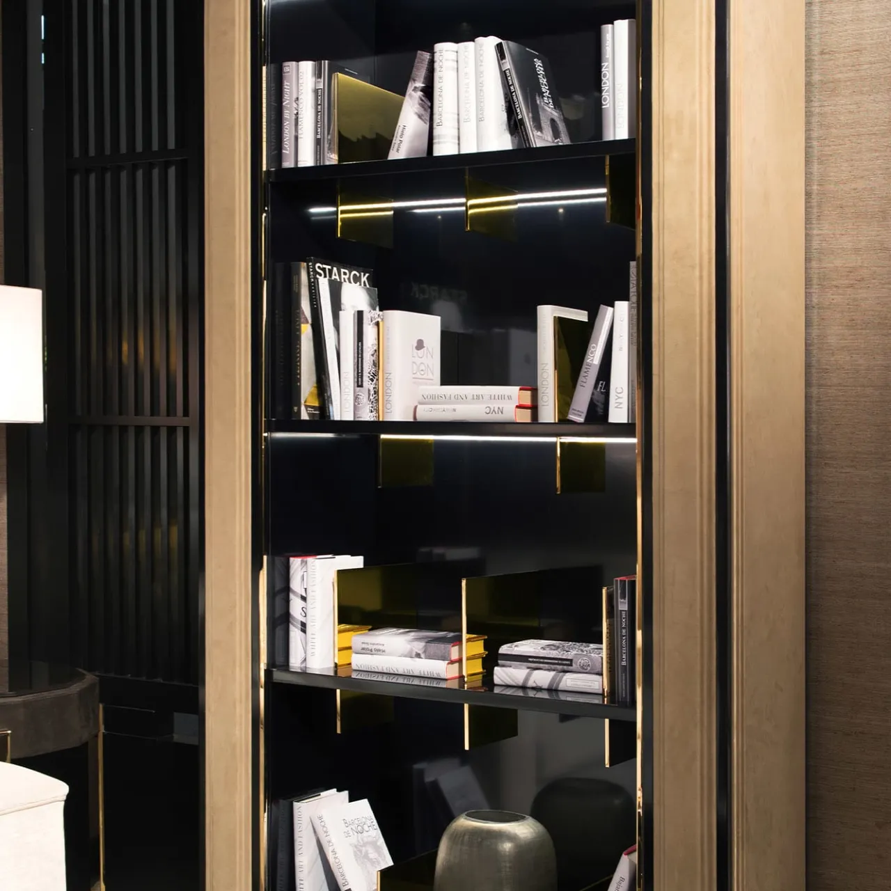 Inedito / Asnaghi Bookcases<Feliz Bookcase by Giannella Ventura