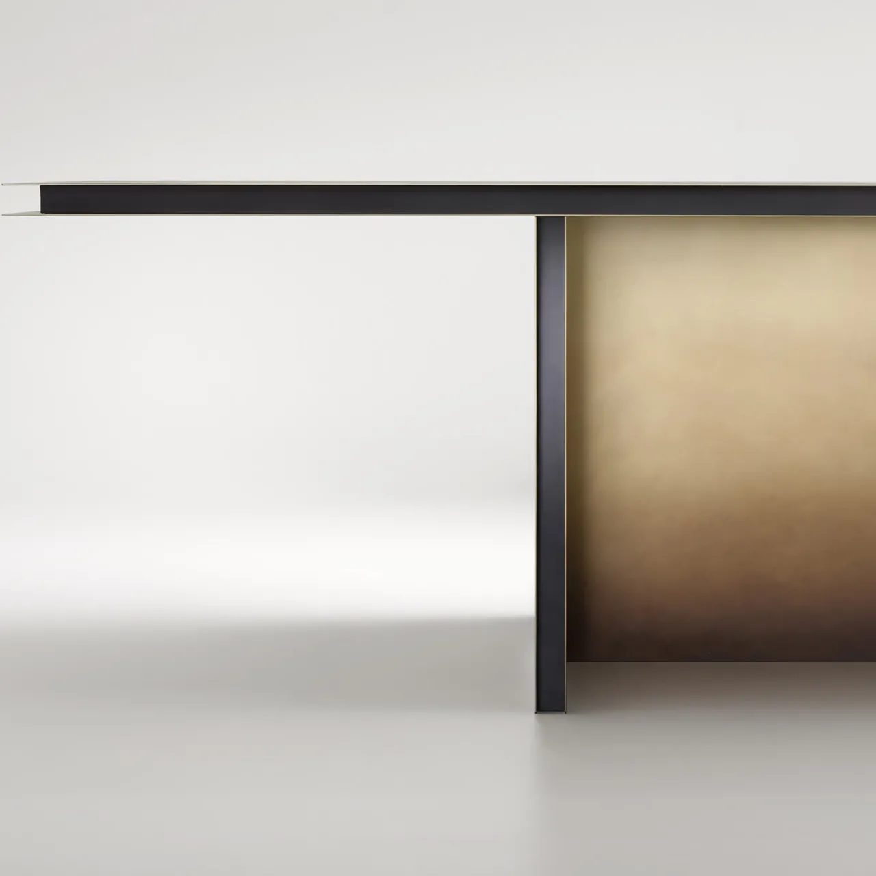 De Castelli Dining Tables<Folio Brushed Brass Dining by DRAW Studio Table