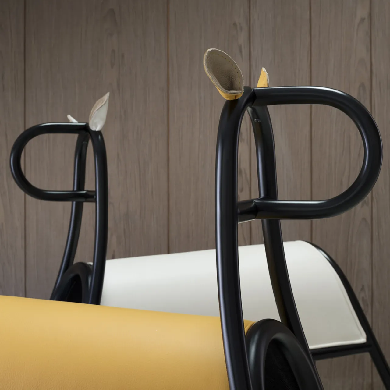 Gebrüder Thonet Vienna GmbH (GTV) – Wiener GTV Design Lounge Chairs<Furia White Hobbyhorse by Front