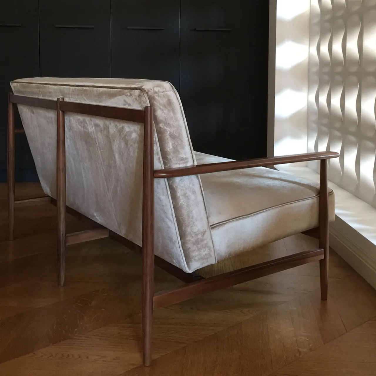 mg12 by Monica Geronimi Sofas<Gaia Walnut Loveseat