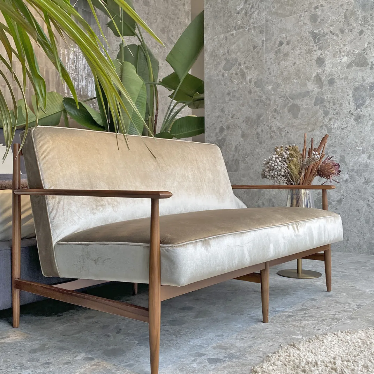 mg12 by Monica Geronimi Sofas<Gaia Walnut Loveseat
