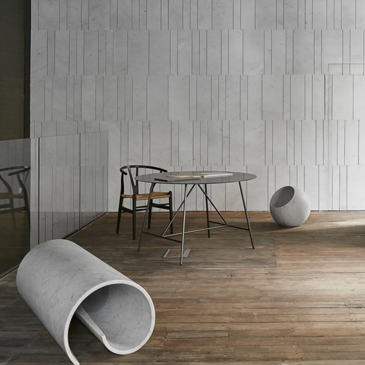 Salvatori Benches<Girella Scultpure Bench by Ron Gilad