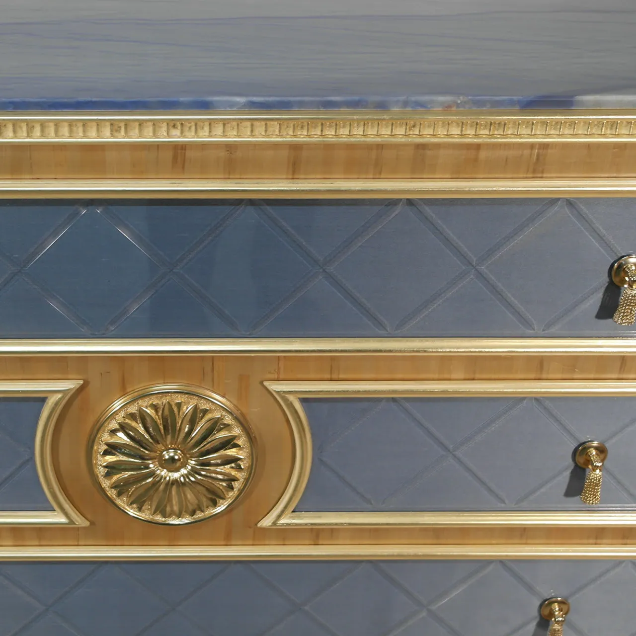S&L Interni Dressers<Gold Leaf Chest of Drawers