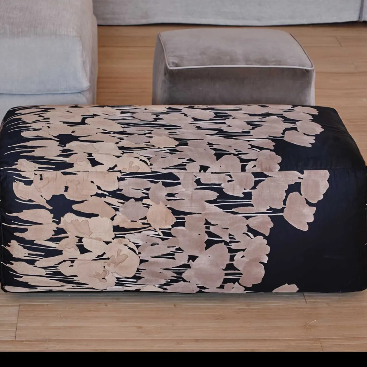 Biosofa Ottomans & Poufs<Golden Tulip Silk Pouf