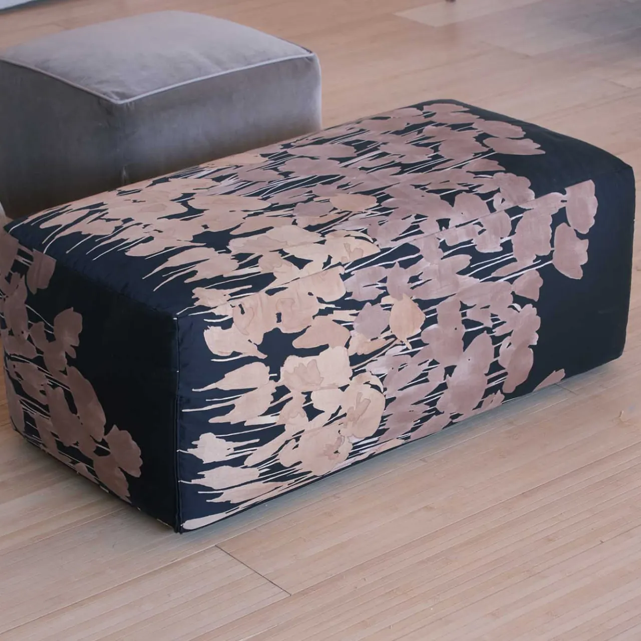 Biosofa Ottomans & Poufs<Golden Tulip Silk Pouf