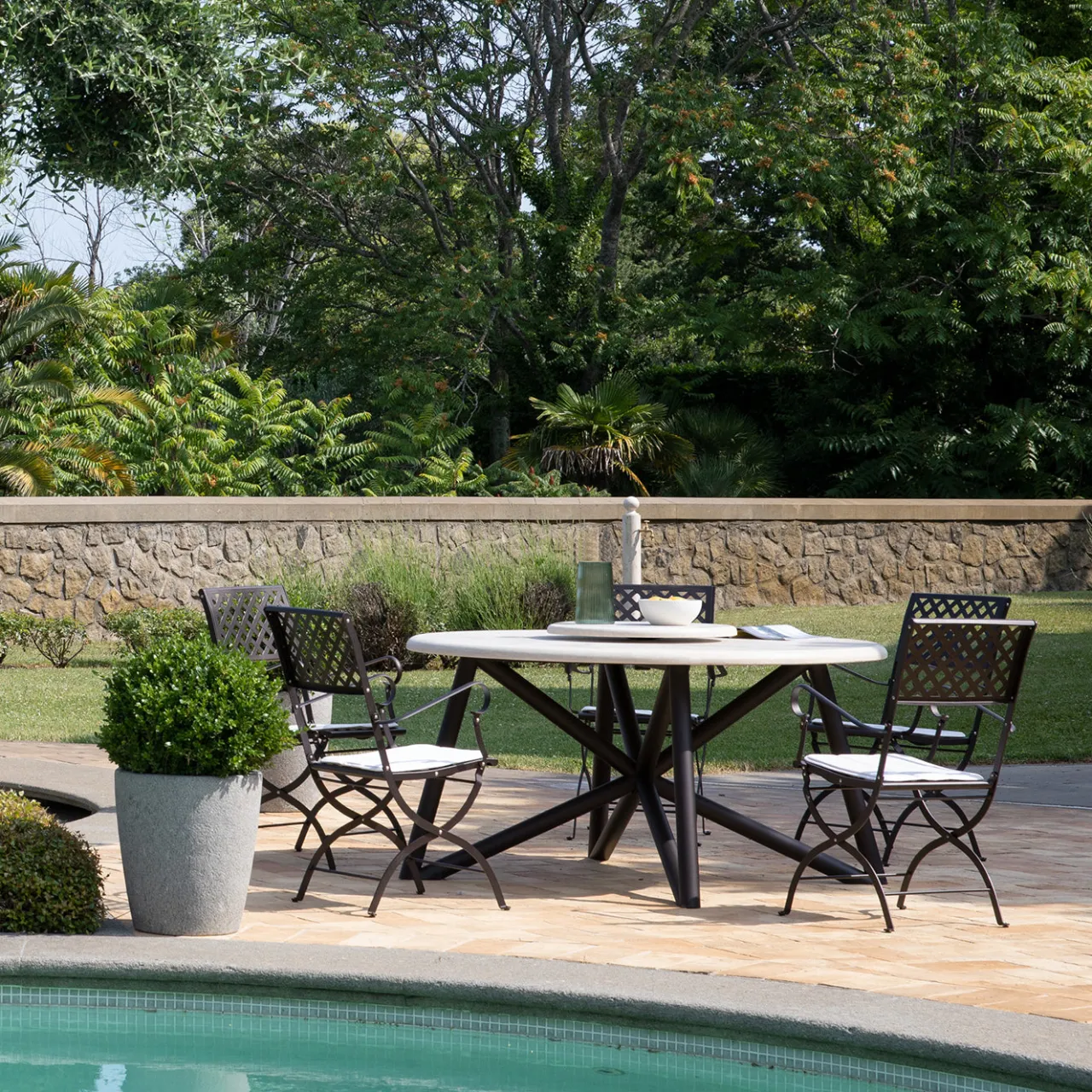 Veltha Outdoor Stone Design Outdoor Dining Tables<Hermu 150 Travertino Stone and Brown Steel Outdoor Dining Table