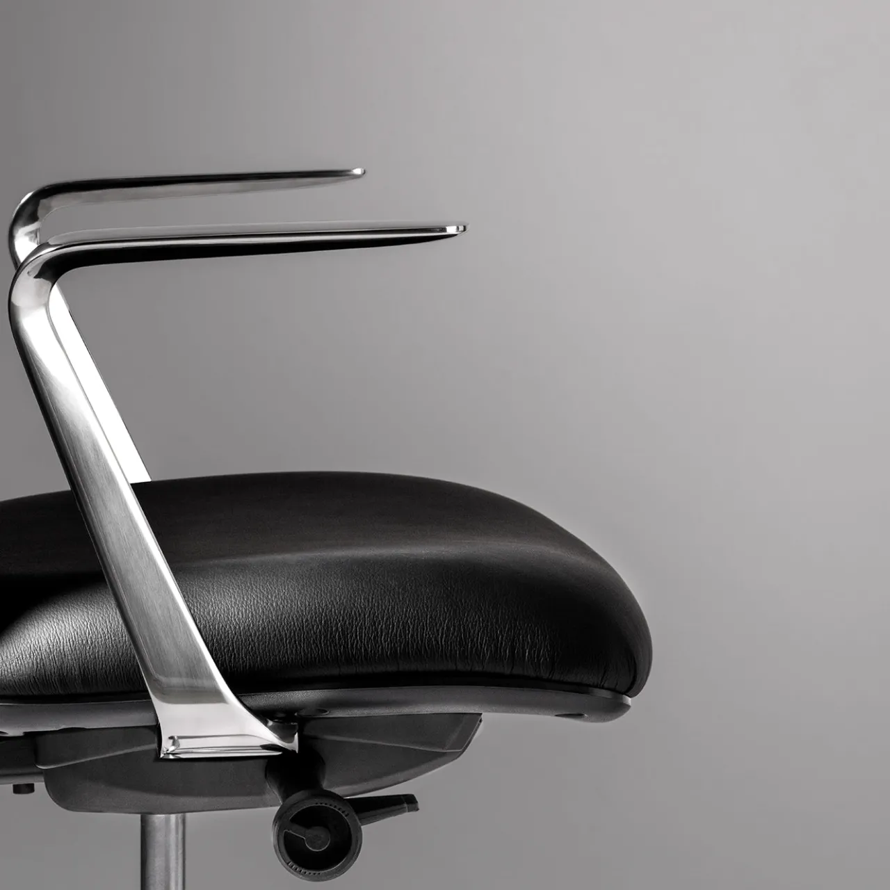 Real Piel Office Chairs<Ikon 1 Black Leather Swivel Office Chair