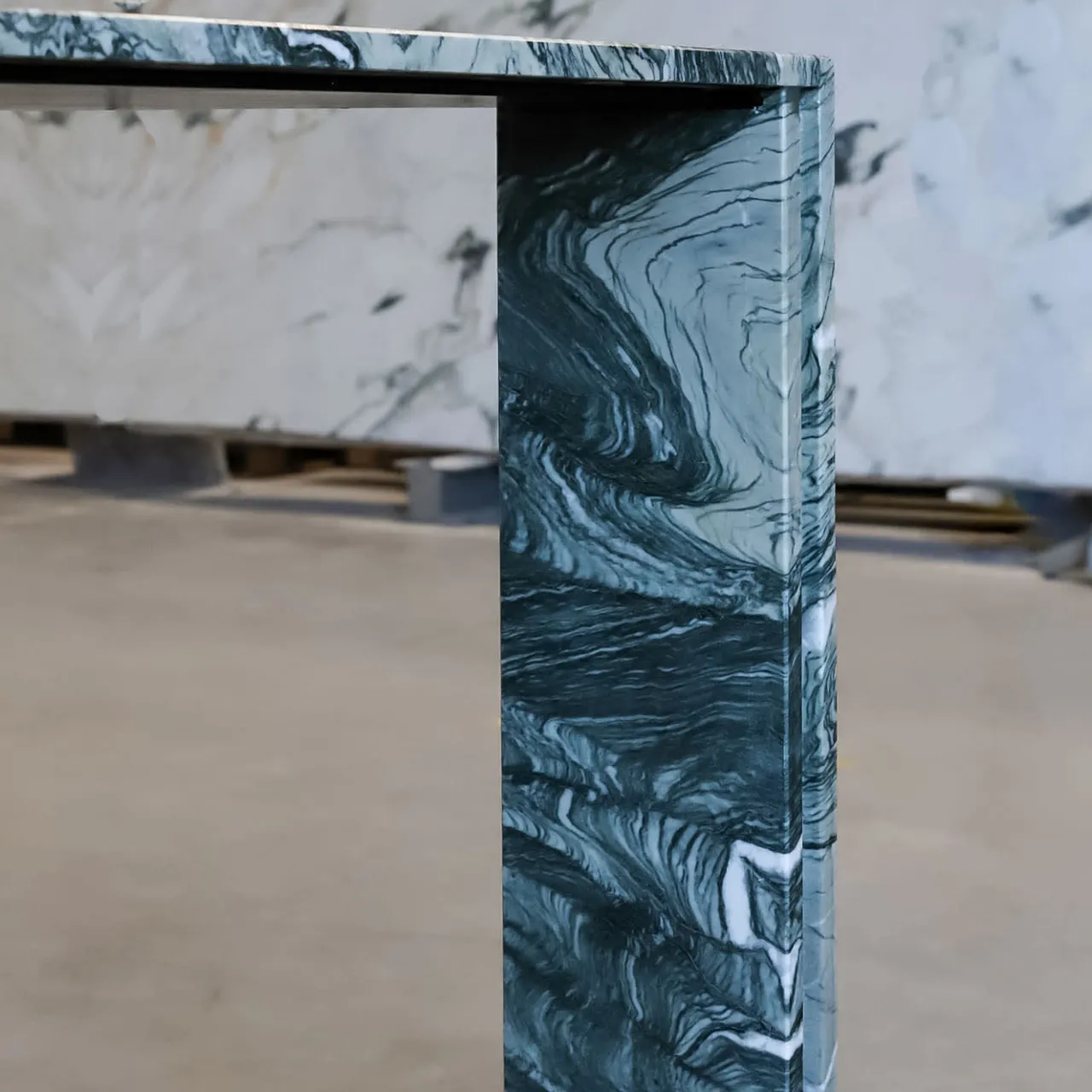 L'Eccesso Consoles<Innis Green Marble With Metal Insert Console