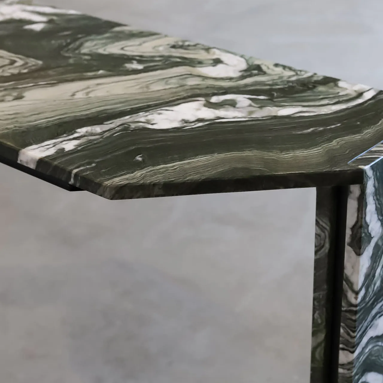 L'Eccesso Consoles<Innis Green Marble With Metal Insert Console