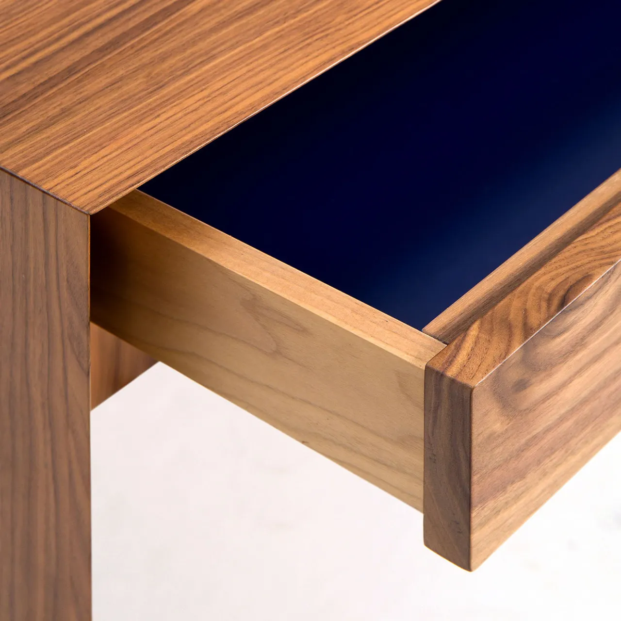 Studio Cale Desk & Writing Tables<Intarsio Walnut Desk with Triangular Stools