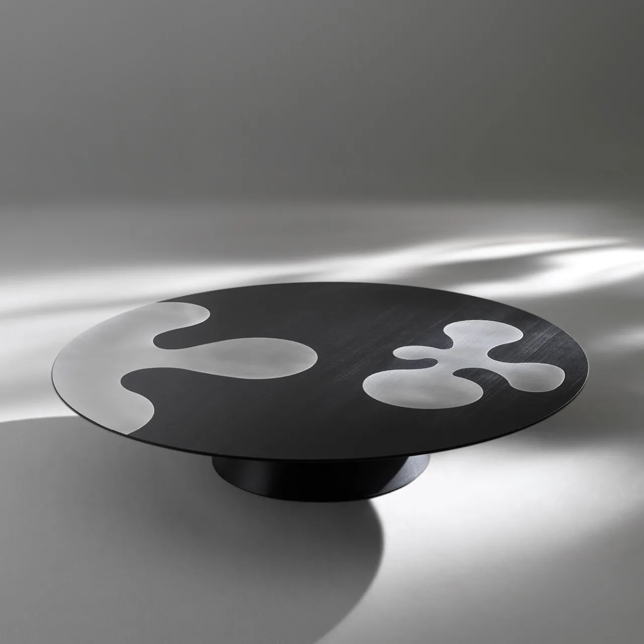 Albedo Coffee Tables<ISOLE 1 Black and Matte Metal Round Coffee Table