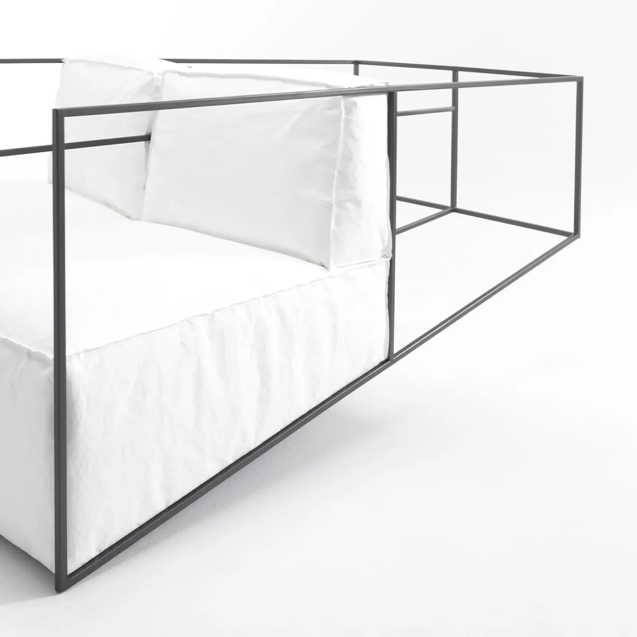 JCP Universe Sofas<IXORB Sofa by Alessandro Zambelli