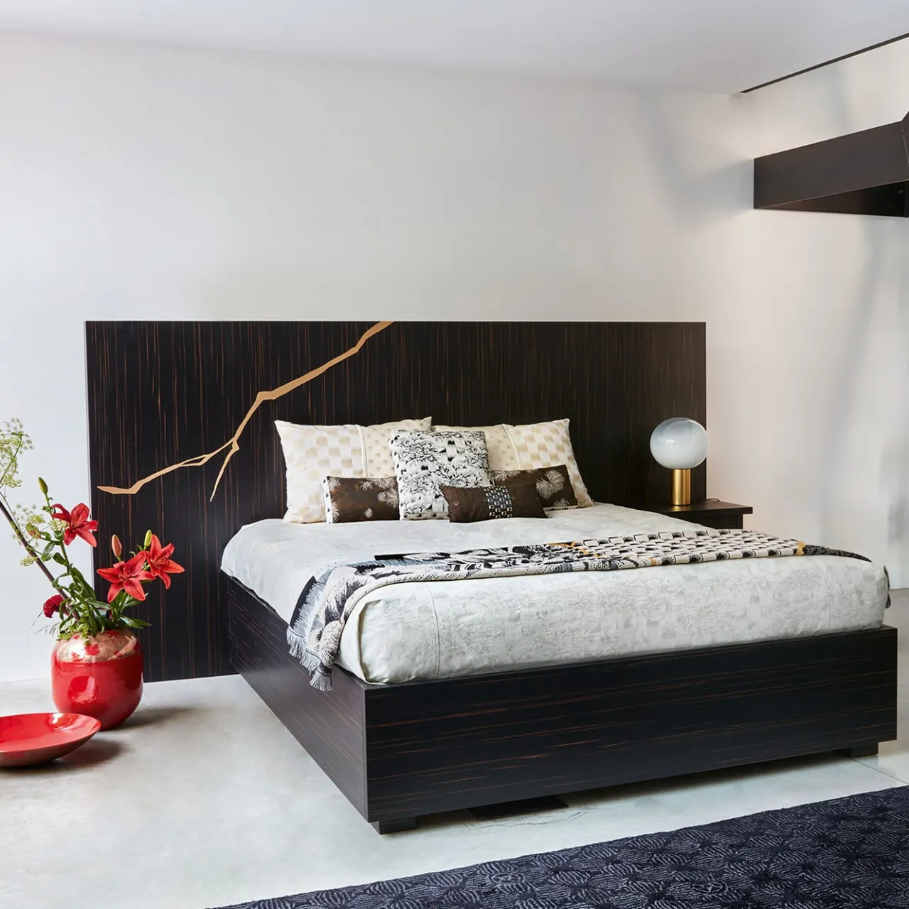 K-3 by Kenzo Takada Beds<Jonathan Black Bed