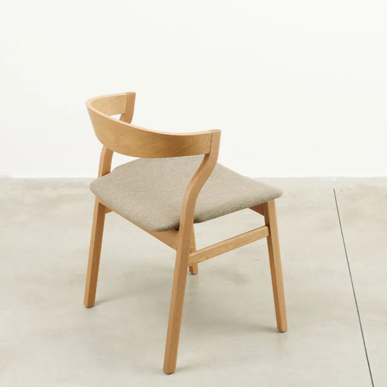 Bedont Chairs<Kalea Chair in Natural Oak with Upholstered Seat by #2 Lorenz+Kaz