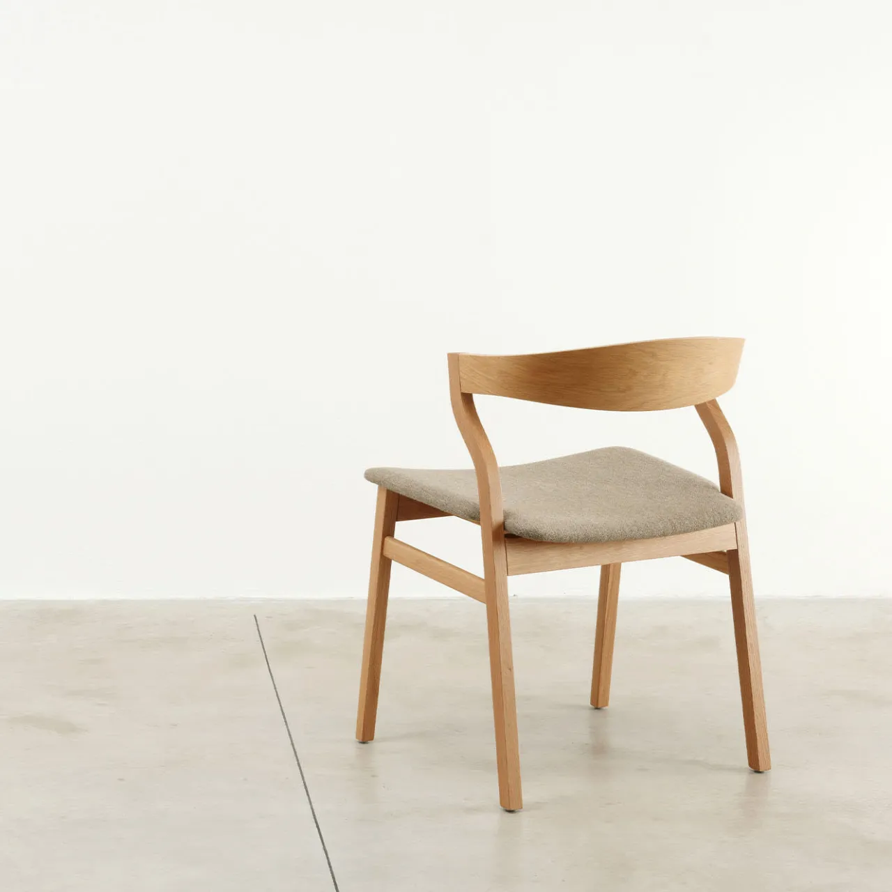 Bedont Chairs<Kalea Chair in Natural Oak with Upholstered Seat by #2 Lorenz+Kaz