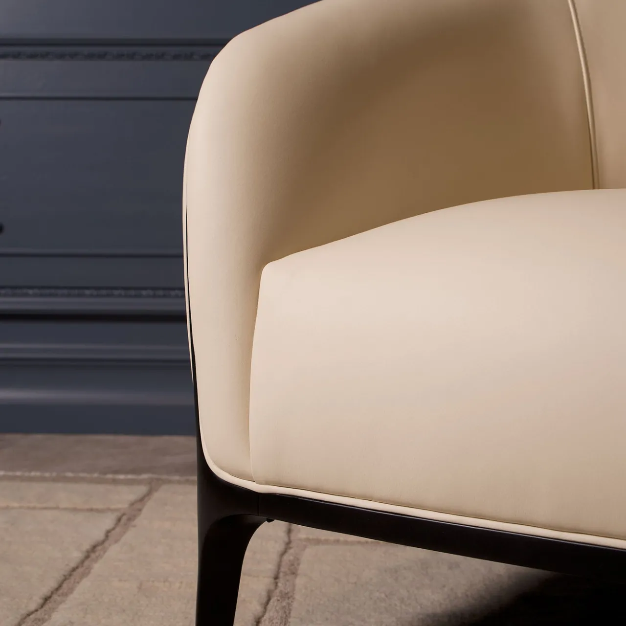 Mantellassi 1926 Armchairs<Koral off white armchair with black lacquered frame