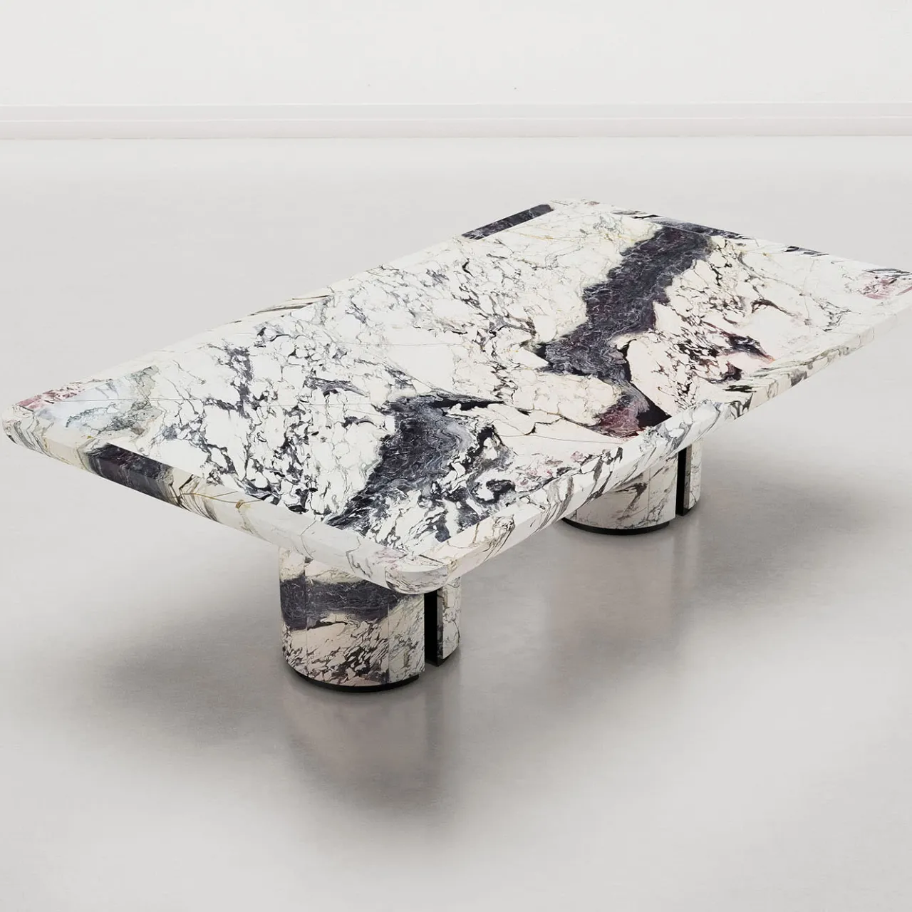 Giopagani Dining Tables<L'Alberto Matte Breccia Capraia Marble Dining Table