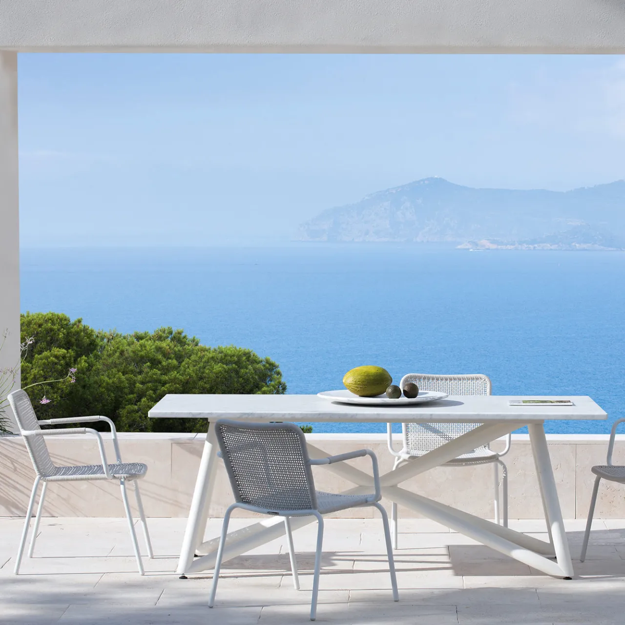 Veltha Outdoor Stone Design Outdoor Dining Tables<Larte 200 Rectangular white carrara Marble and steel Outdoor Dining Table