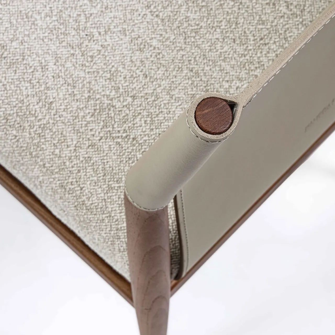 Enrico Pellizzoni Chairs<Ledermann Beige Leather Chair