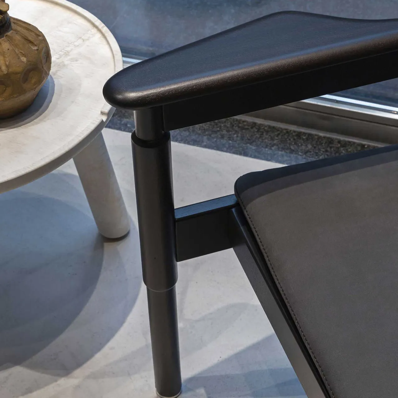 Exteta Chairs<Levante Dark Leather Chair by Massimo Castagna #6