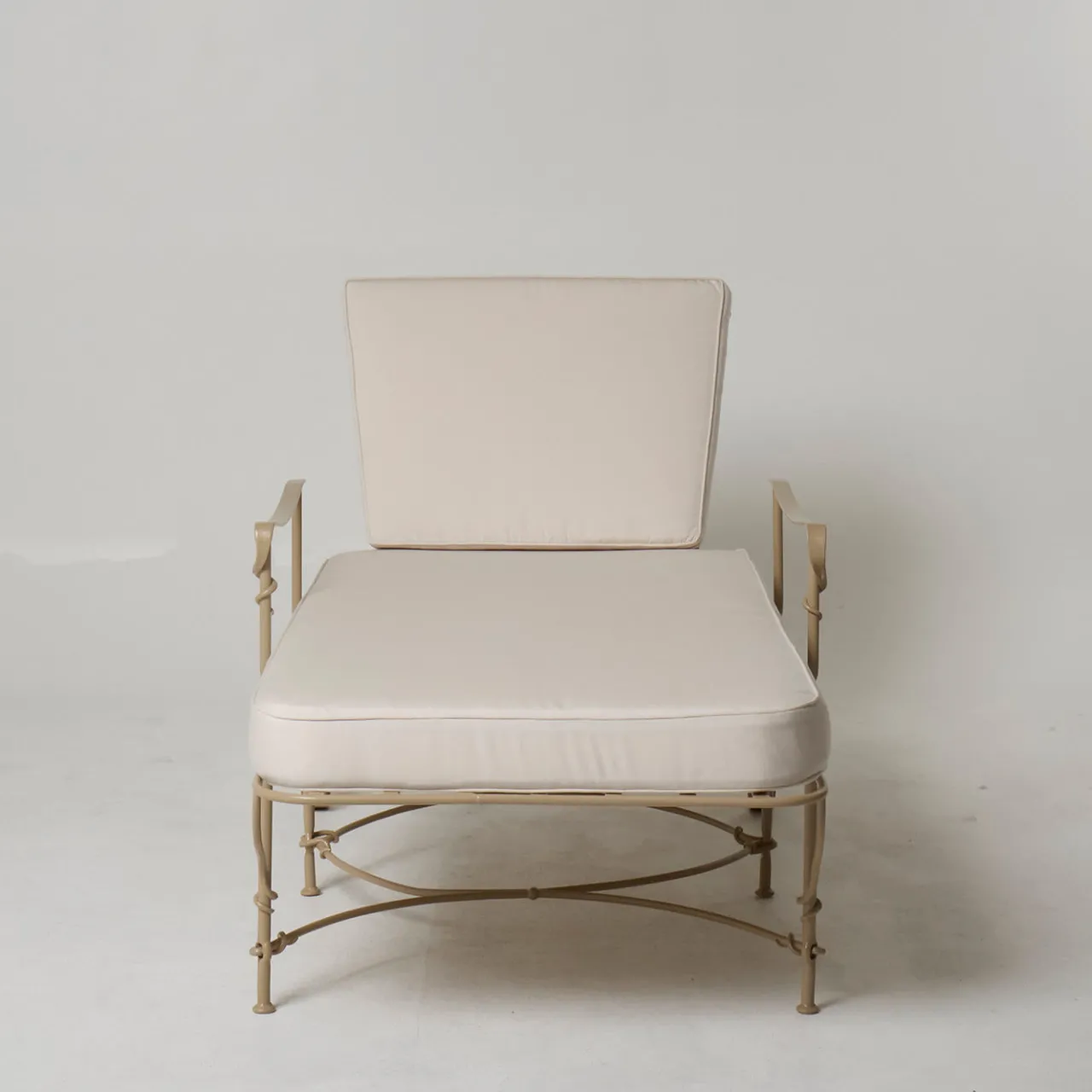 DMG Fiesole Outdoor Chaises & Daybeds<Lotus Iron Outdoor Reclining Lounger