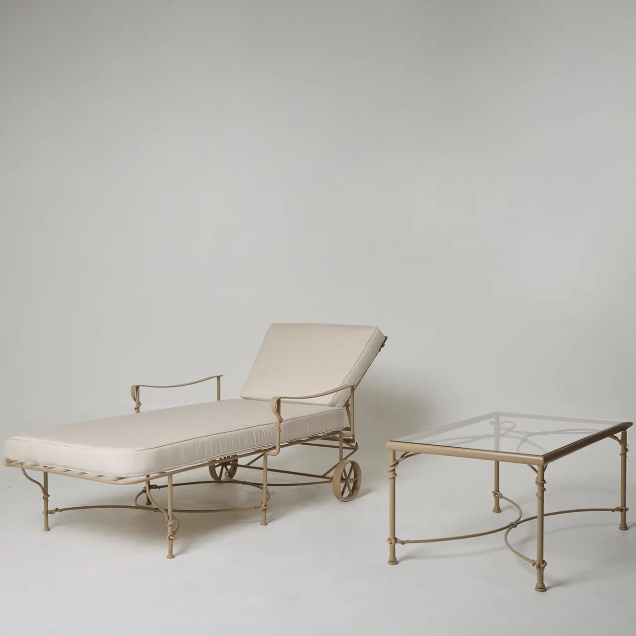 DMG Fiesole Outdoor Chaises & Daybeds<Lotus Iron Outdoor Reclining Lounger