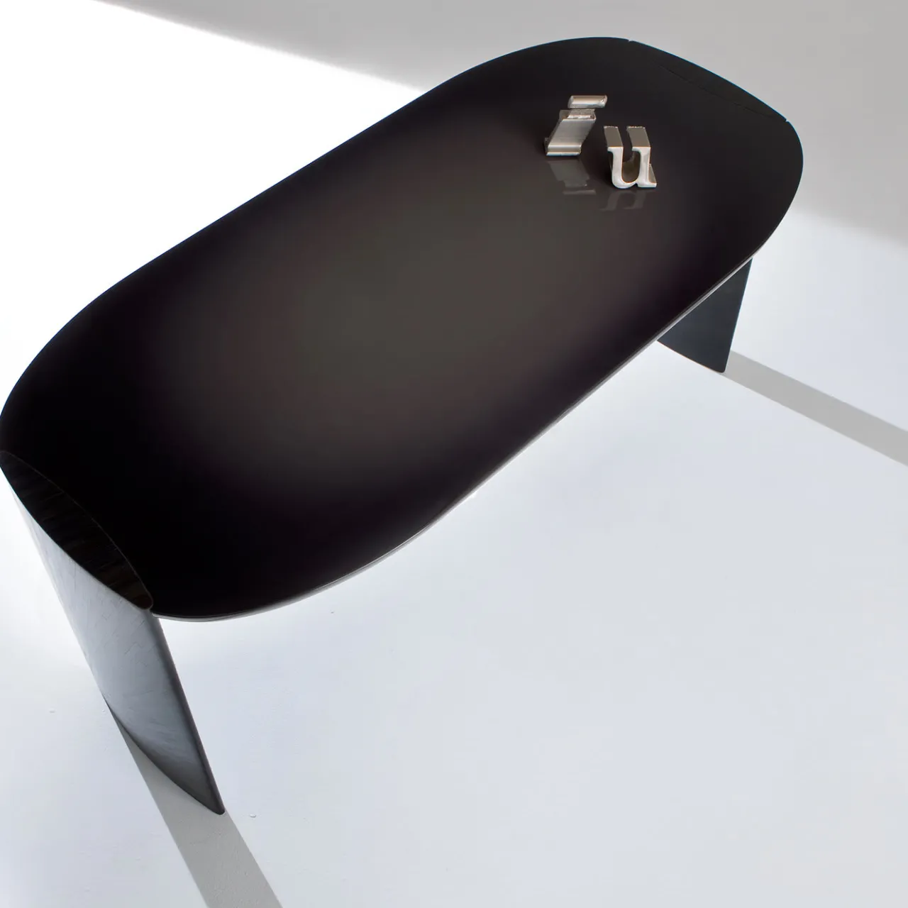 Laura Meroni Desk & Writing Tables<Luxury Black Round Wood Poe Desk
