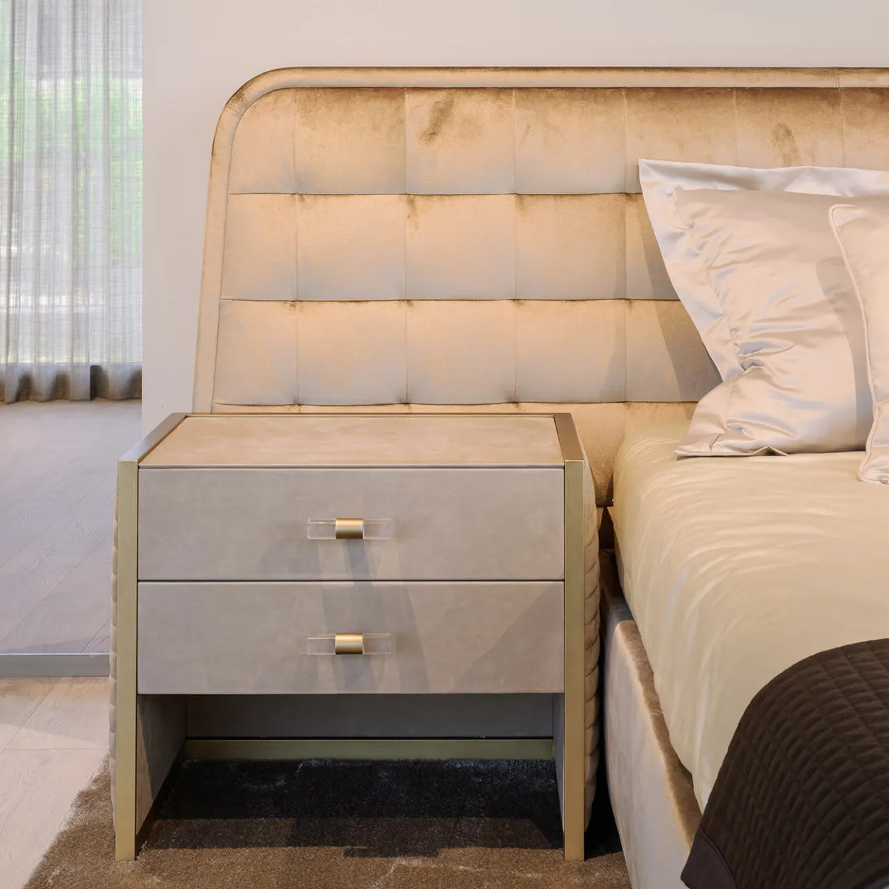 Inedito / Asnaghi Nightstands<Majestic Nightstand by Giannella Ventura