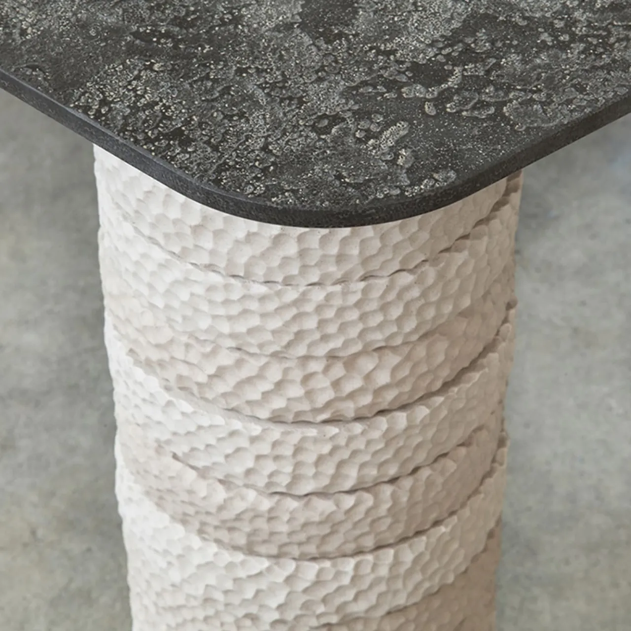 Doodesign Dining Tables<Manta Gray & White Table