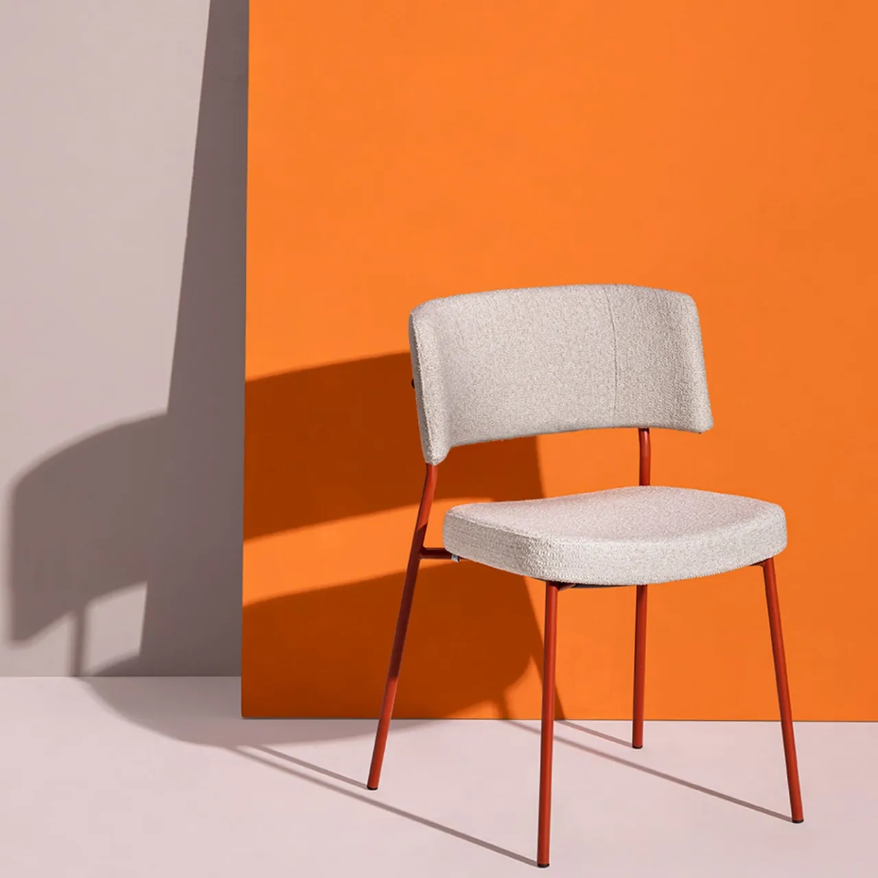TrabA' Chairs<Marlen Met Im Beige Fabric & Brick-Red Metal Chair by EP Studio
