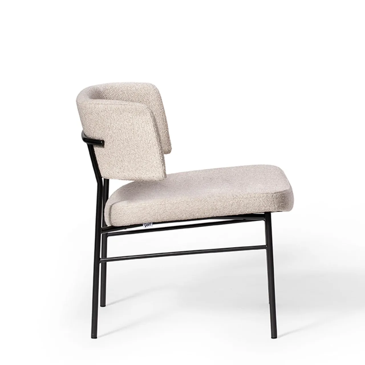 TrabA' Lounge Chairs<Marlen White Fabric & Black Metal Lounge Chair by EP Studio