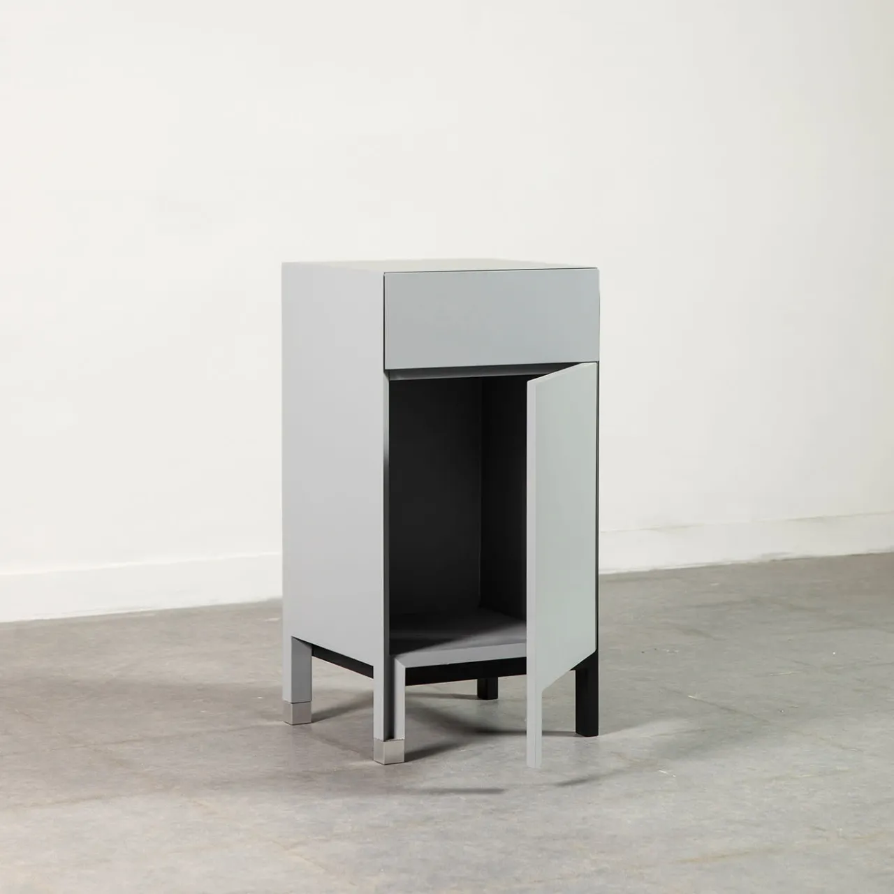 Paolo Pallucco Nightstands<Matte Gray And Black Lacquered Wood Nightstand