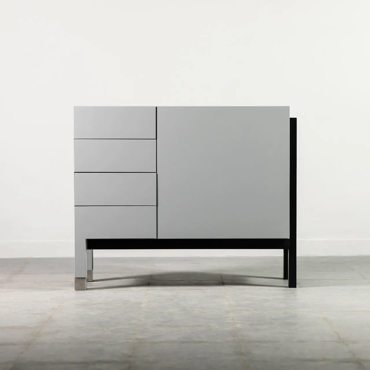 Paolo Pallucco Cabinets<Matte Gray Lacquered Wood Cabinet With Door