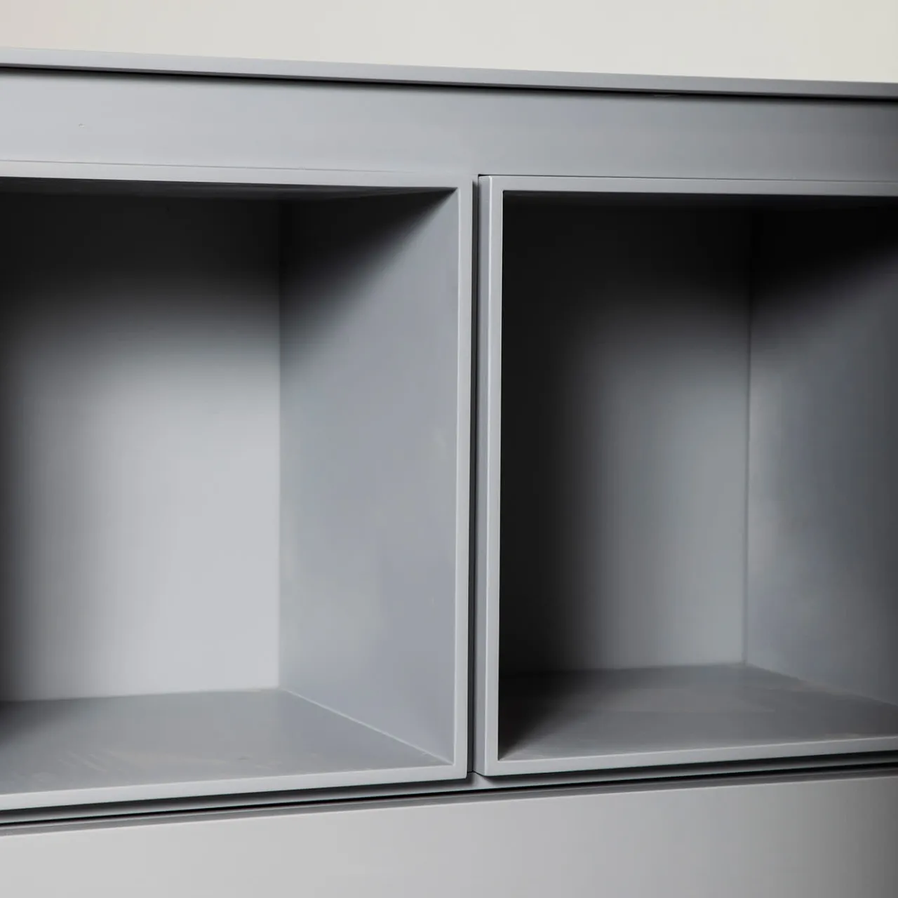 Paolo Pallucco Cabinets<Matte Gray Lacquered Wood Cabinet #B