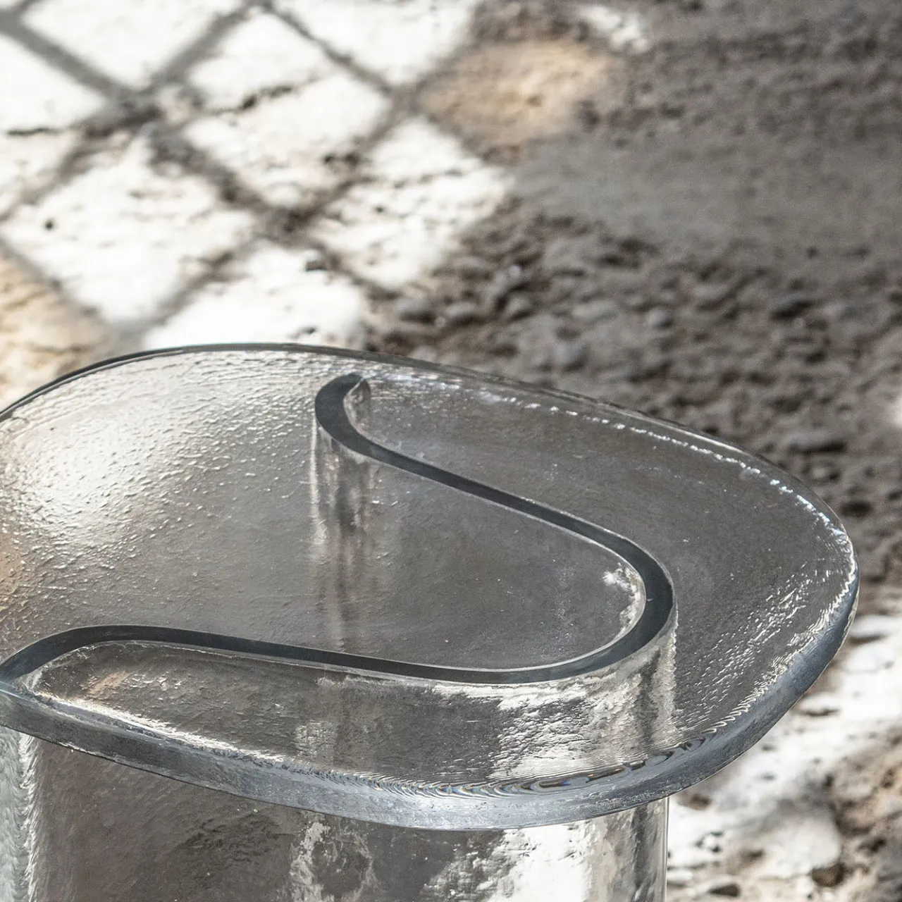 WonderGlass Side Tables<Melt Low Glass Side Table by nendo