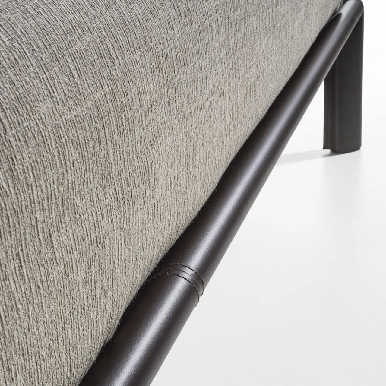 Enrico Pellizzoni Beds<Milano Brown Leather Bed