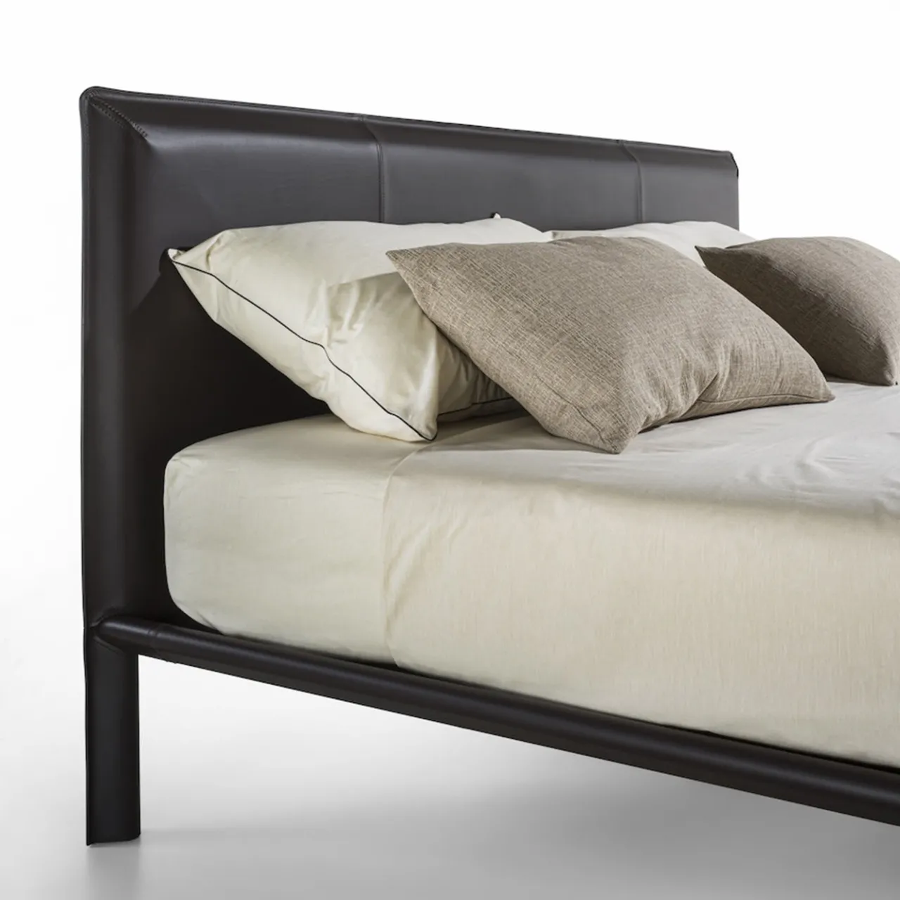 Enrico Pellizzoni Beds<Milano Brown Leather Bed