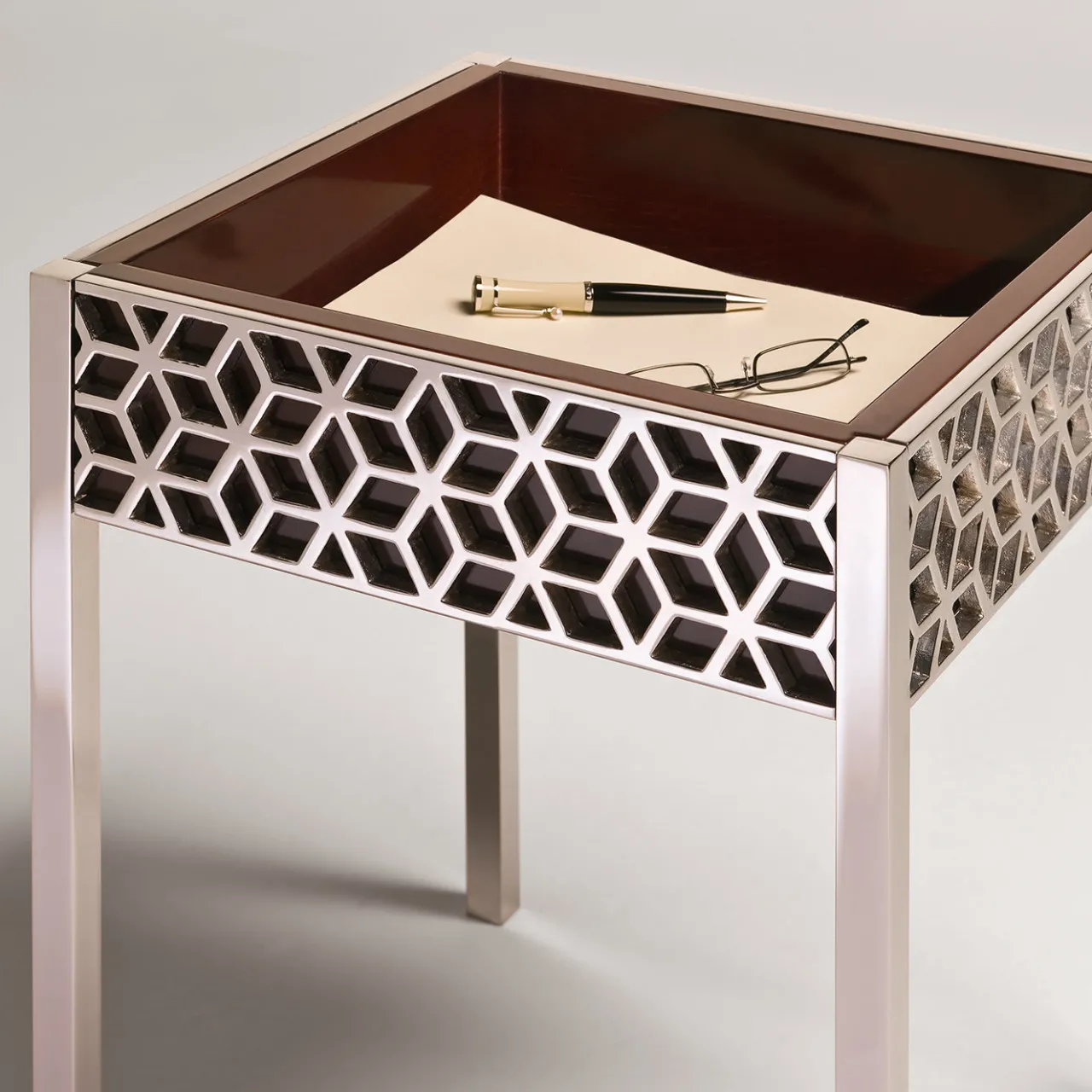 Extroverso Side Tables<Momiji Table by Sakura Adachi