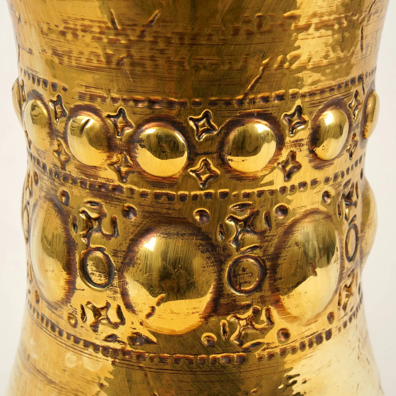 deBlona Side Tables<Myra Gold Ceramic Side Table by Gabriele Mengoni