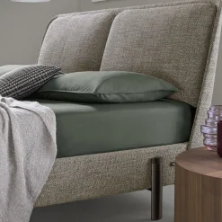 Bodema Beds<NARA King-Size Brown Bed
