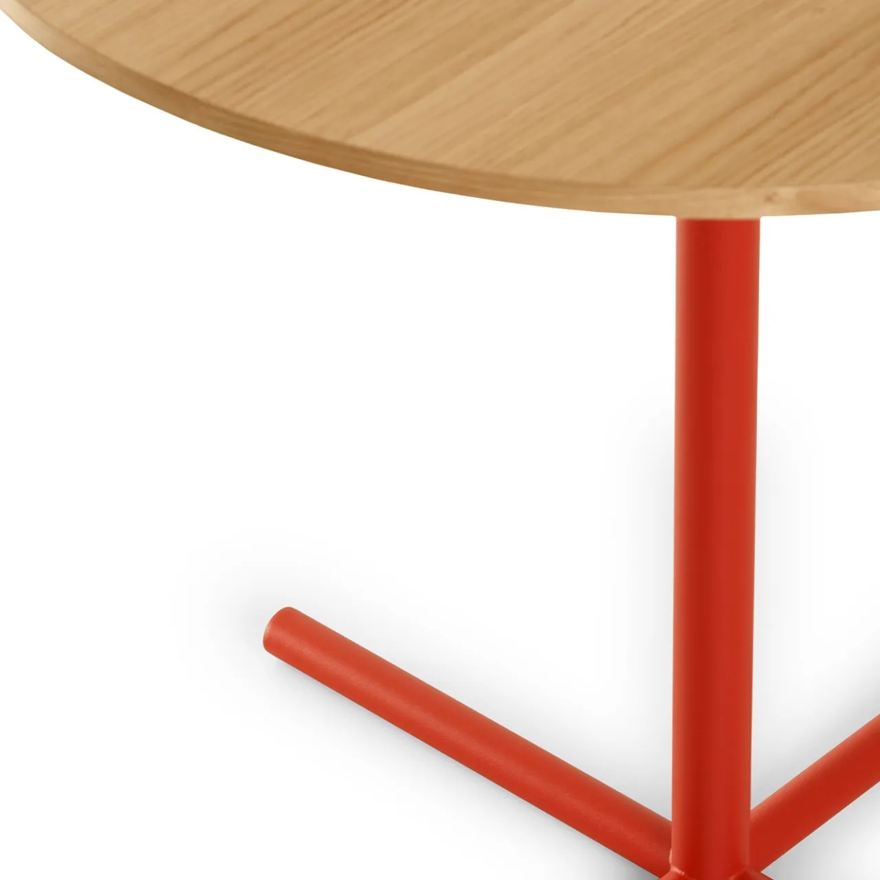TRUE Bistro Tables<Notable Red Accent Table