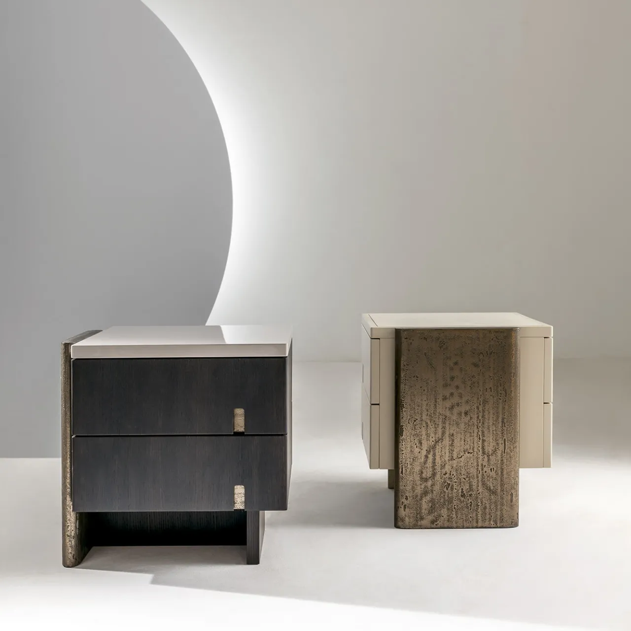 Laura Meroni Nightstands<Outfit Glossy Lacquered Bedside Table with Bronze Accents