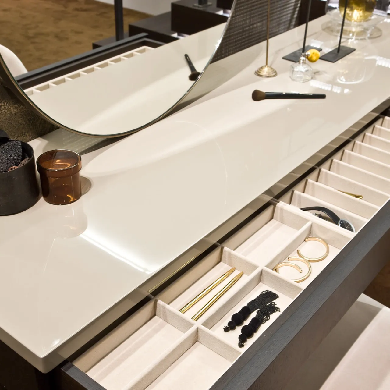 Laura Meroni Vanities<Outfit Vanity Console